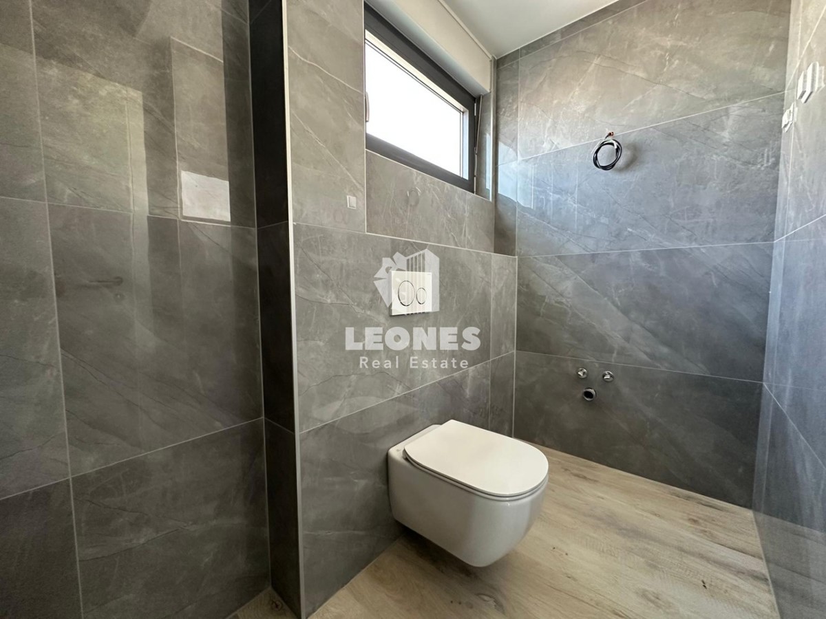 Appartamento duplex con vista mare a Lovrečica, a soli 300 metri dal mare