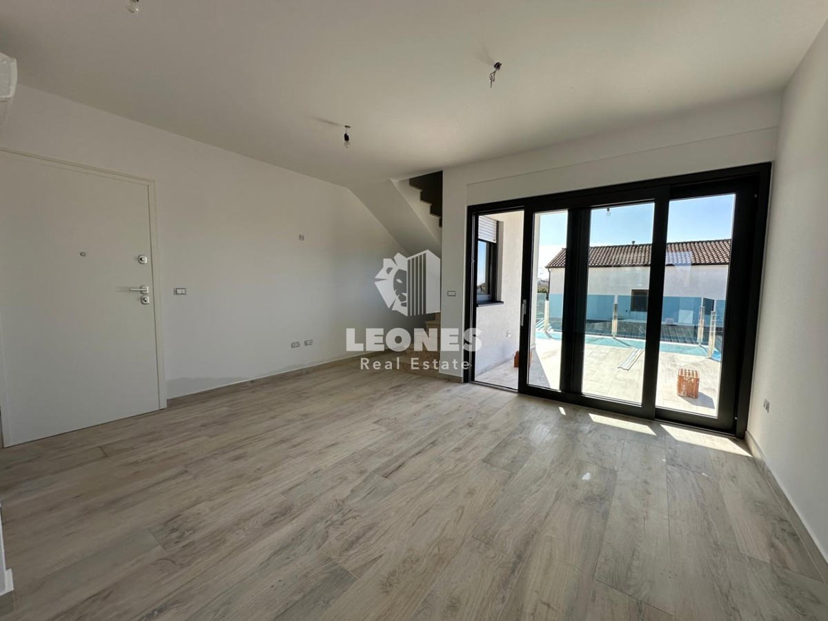 Appartamento duplex con vista mare a Lovrečica, a soli 300 metri dal mare
