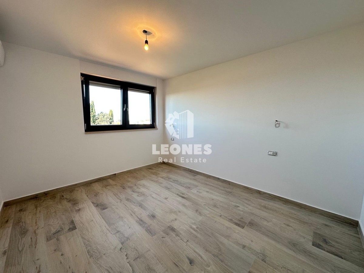 Appartamento duplex con vista mare a Lovrečica, a soli 300 metri dal mare