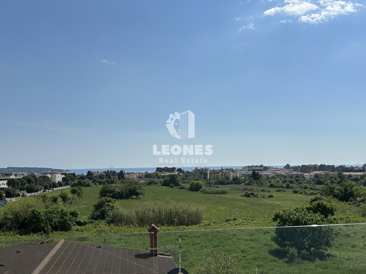 Appartamento lussuosamente arredato con vista mare in un'ottima posizione a Cittanova