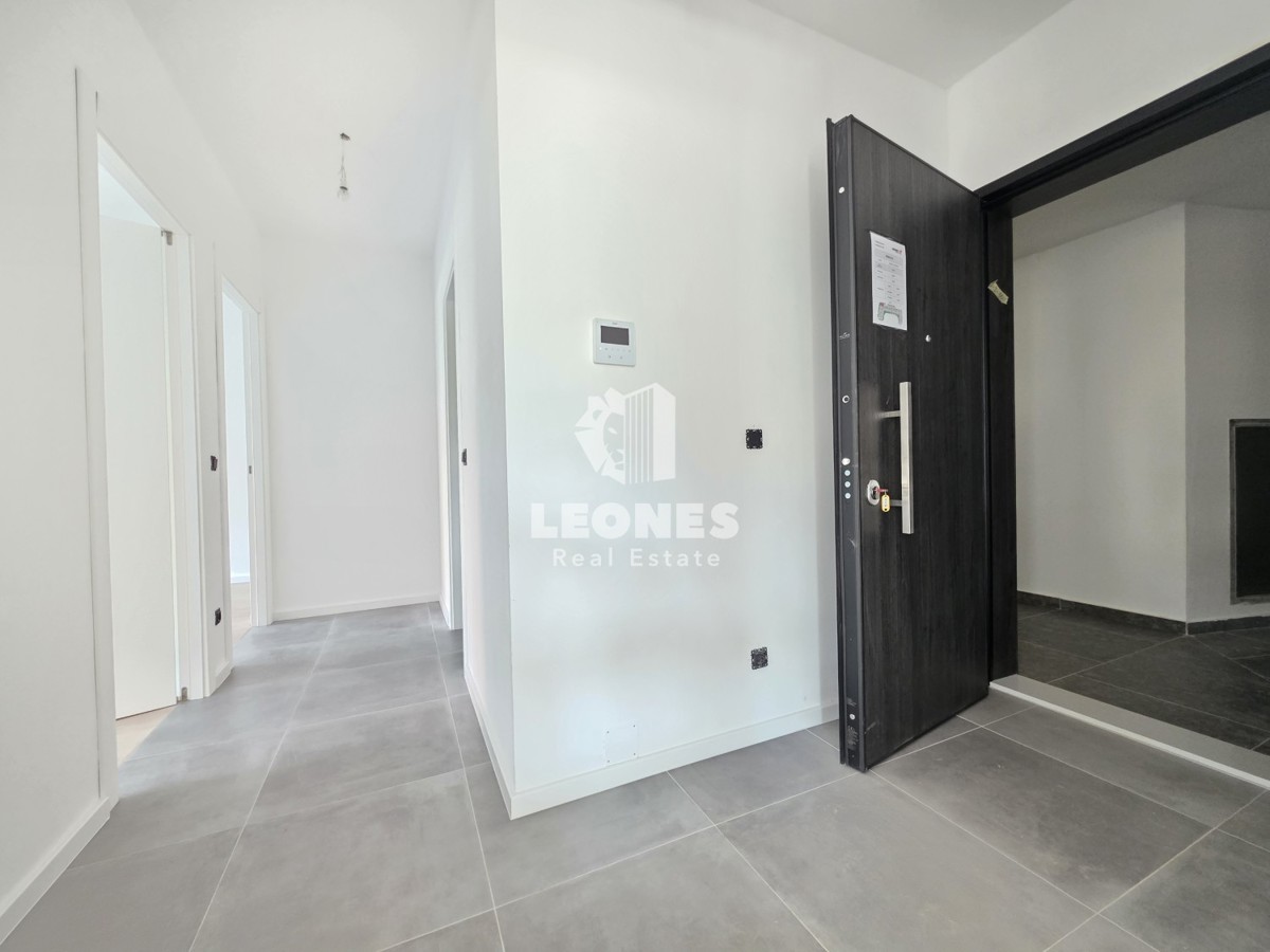 Appartamento con due camere da letto e giardino in un moderno edificio di nuova costruzione a Umag - Umago