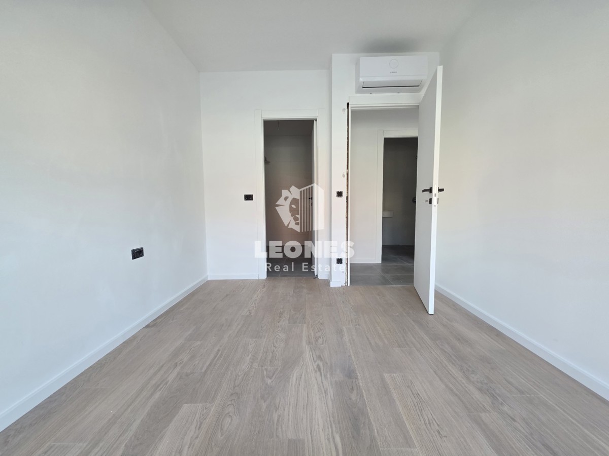 Appartamento con due camere da letto e giardino in un moderno edificio di nuova costruzione a Umag - Umago