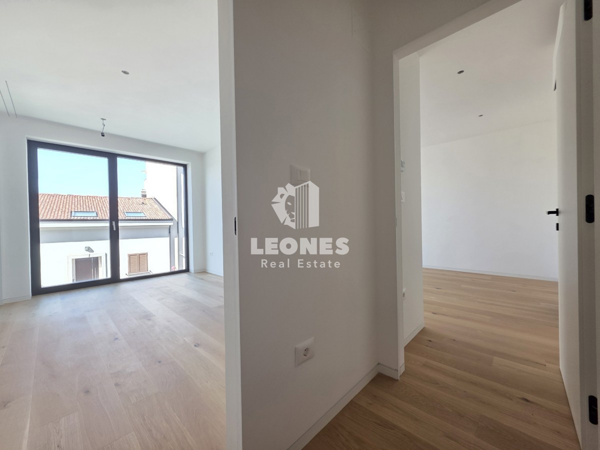 Appartamento in un nuovo edificio in seconda fila al mare a Umago