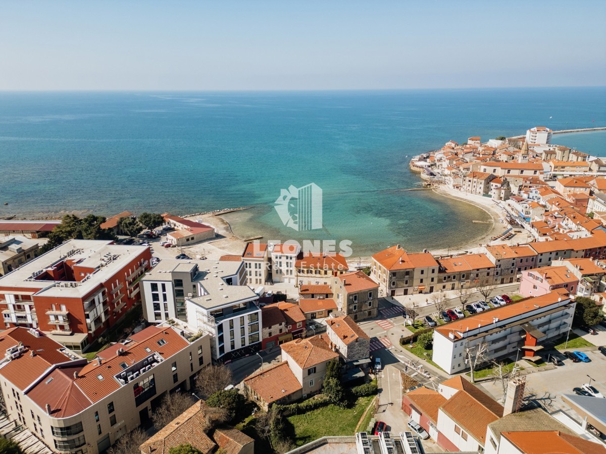 Appartamento in un nuovo edificio in seconda fila al mare a Umago