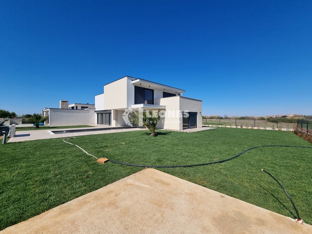 Bellissima villa moderna con piscina riscaldata nelle vicinanze di Verteneglio