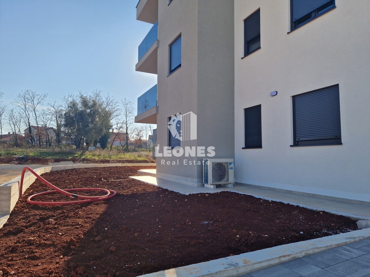 Appartamento al piano terra con giardino nelle vicinanze di Umag - Umago
