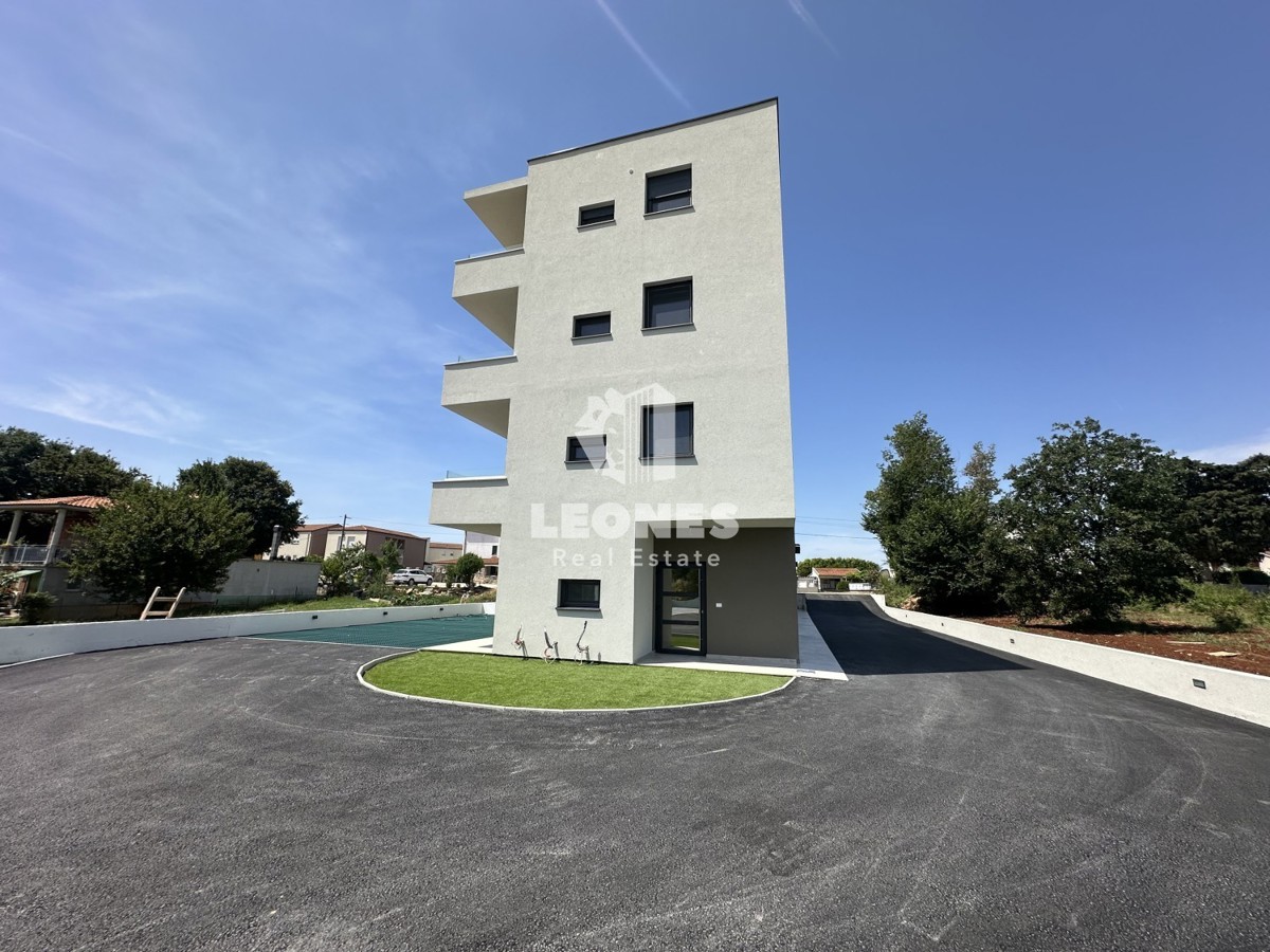 Confortevole appartamento con giardino e ingresso indipendente in un nuovo edificio di qualità a Tar