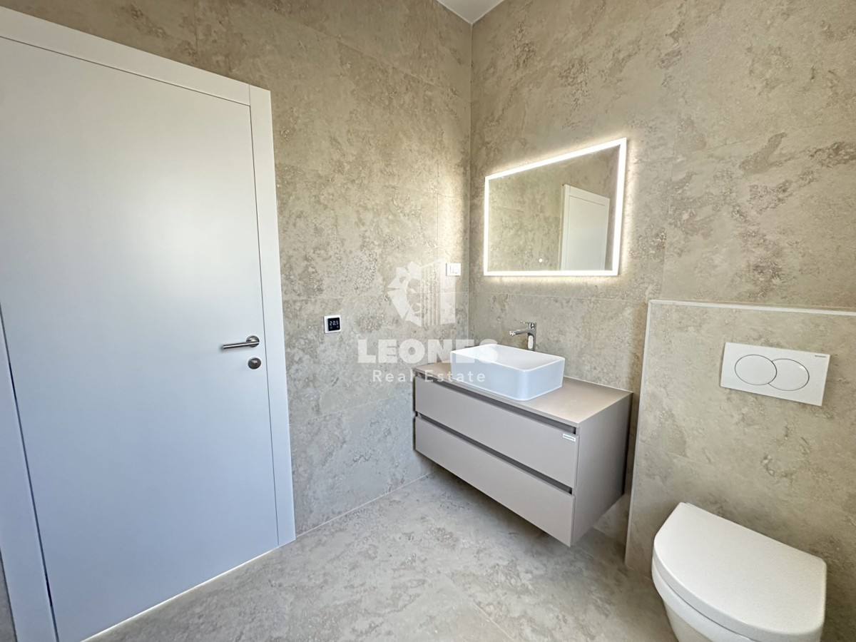 Confortevole appartamento con giardino e ingresso indipendente in un nuovo edificio di qualità a Tar