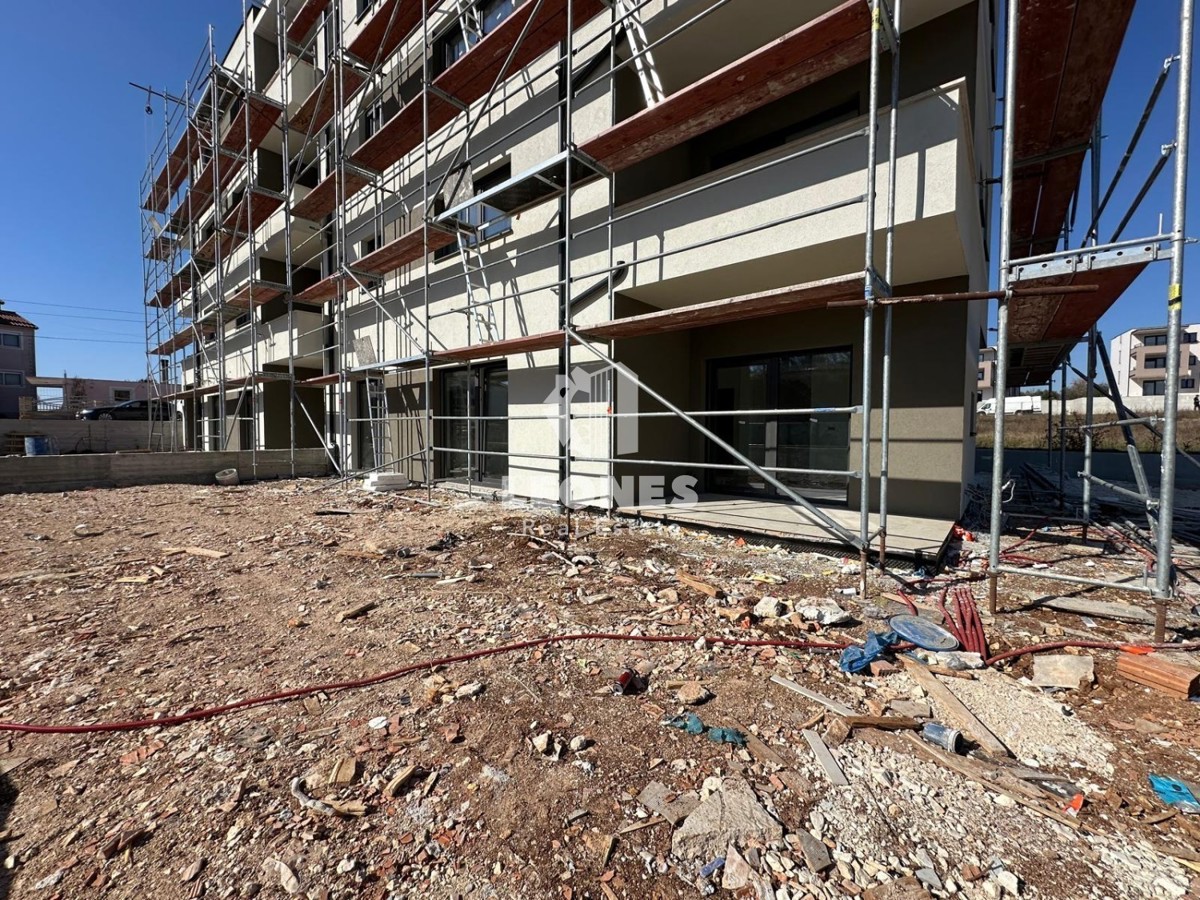 Confortevole appartamento con giardino e ingresso indipendente in un nuovo edificio di qualità a Tar