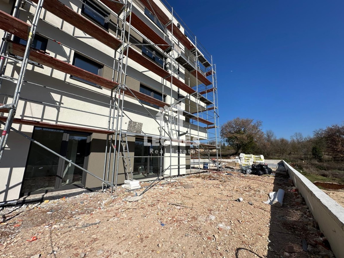 Confortevole appartamento con giardino e ingresso indipendente in un nuovo edificio di qualità a Tar