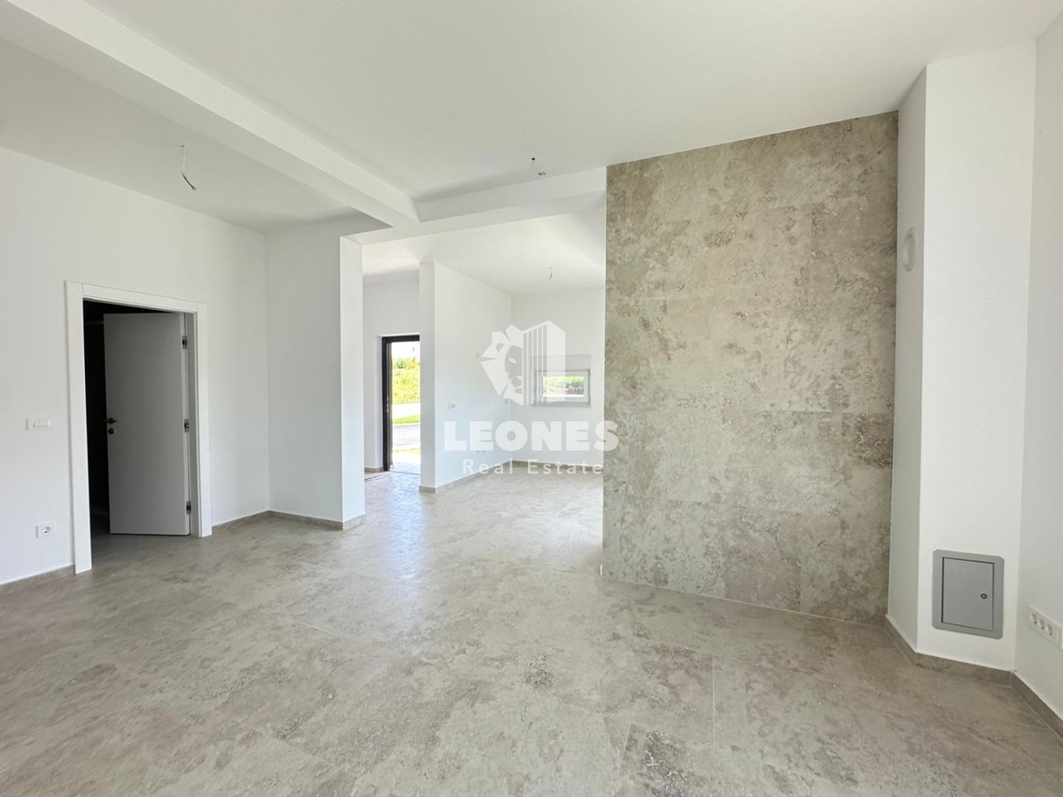 Confortevole appartamento con giardino e ingresso indipendente in un nuovo edificio di qualità a Tar