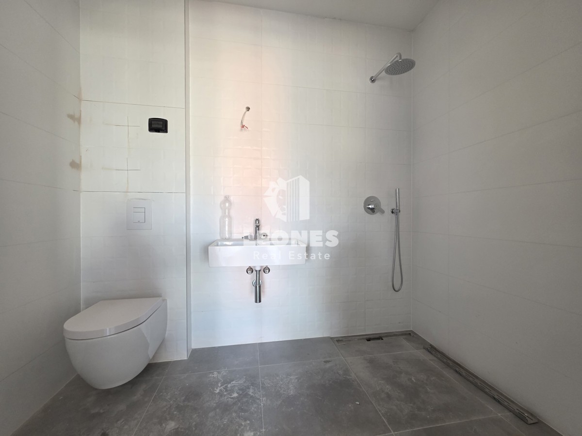 Wohnung in einem modernen Neubau mit zwei Parkplätzen in Umag