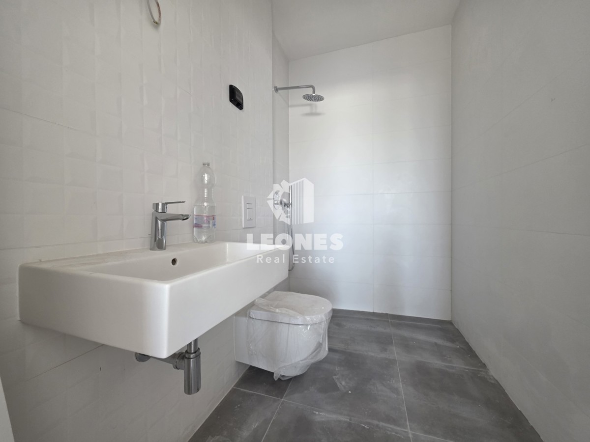 Wohnung in einem modernen Neubau mit zwei Parkplätzen in Umag