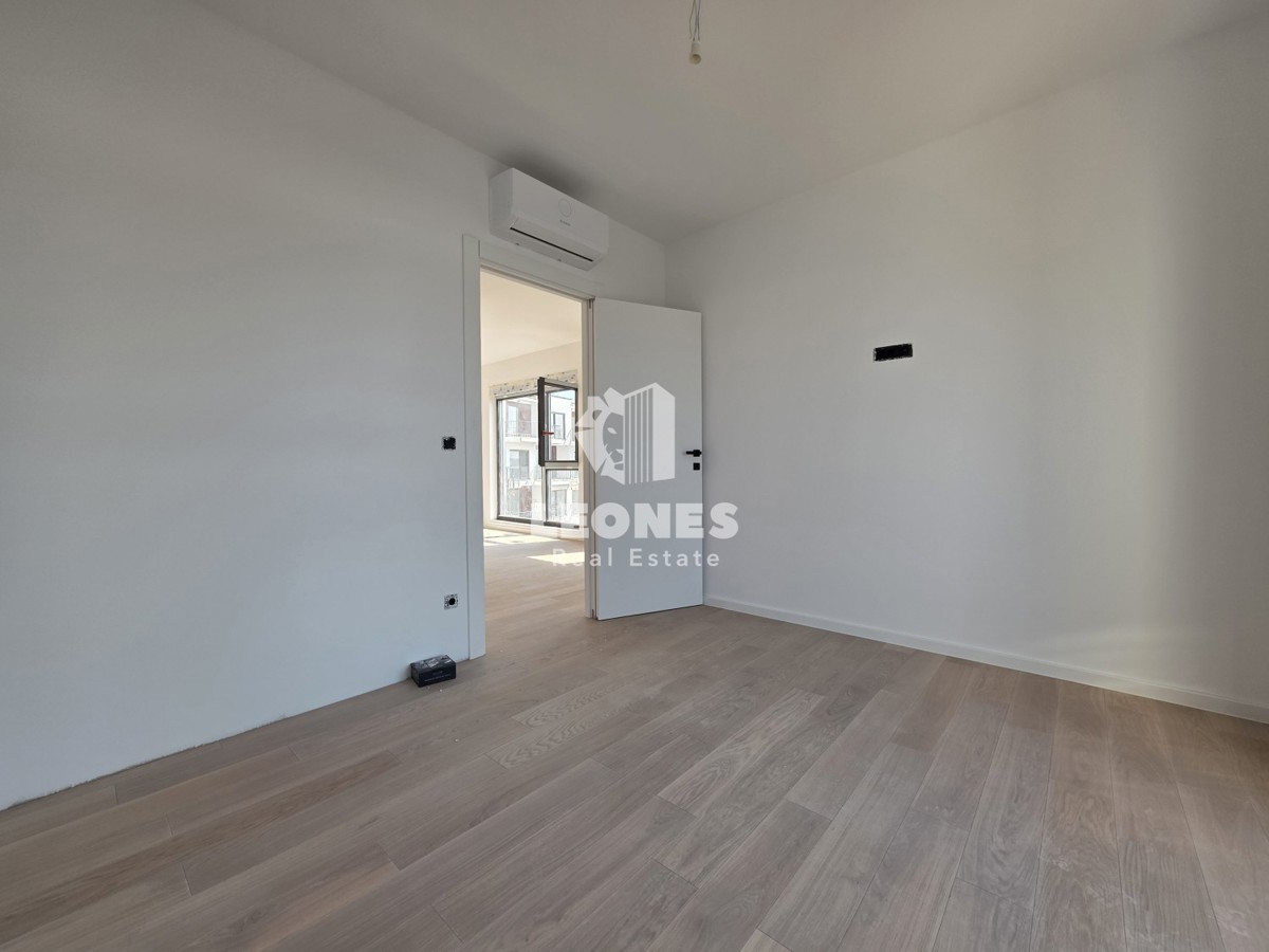 Wohnung in einem modernen Neubau mit zwei Parkplätzen in Umag