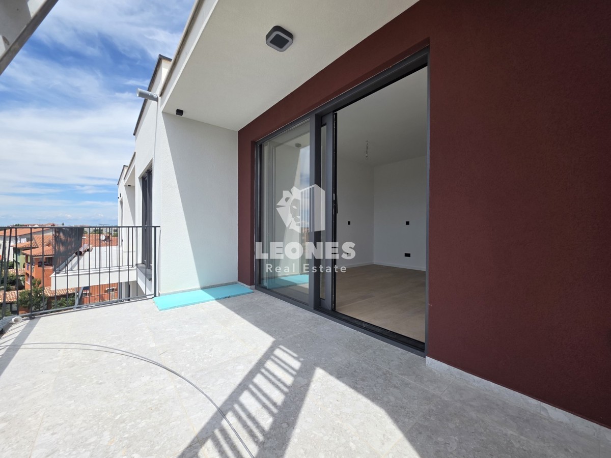 Appartamento con tre camere da letto in un edificio di nuova costruzione di qualità a Umag - Umago