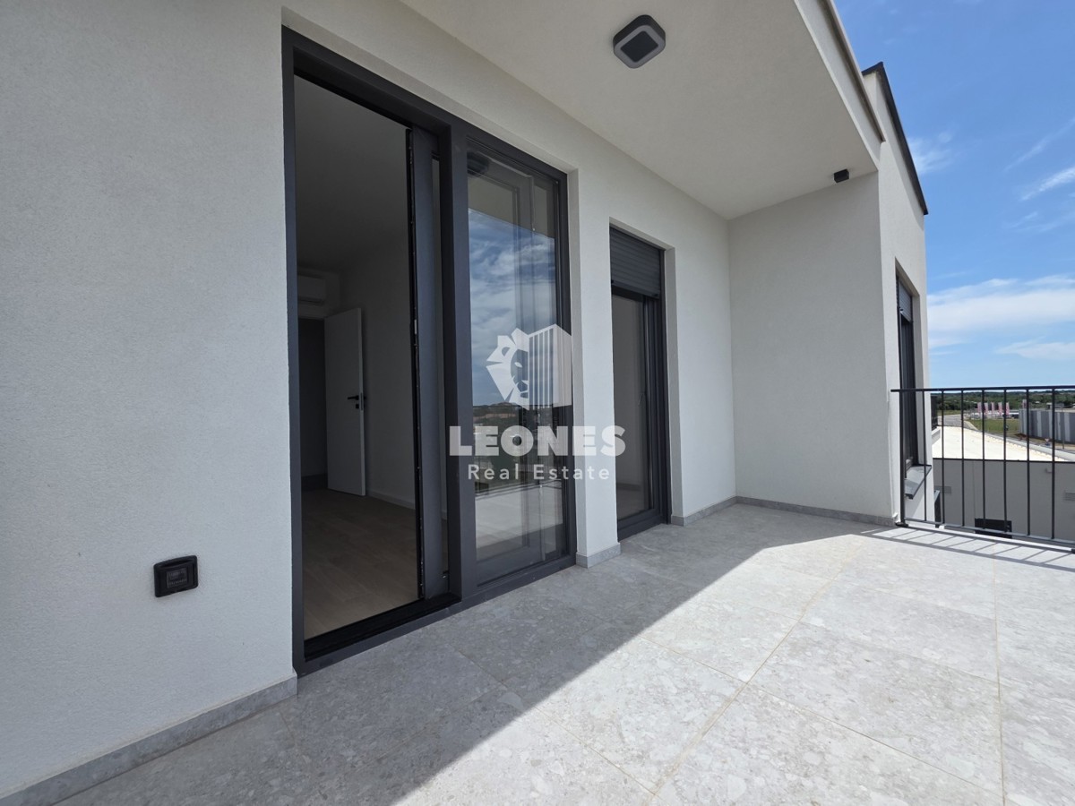 Appartamento con tre camere da letto in un edificio di nuova costruzione di qualità a Umag - Umago