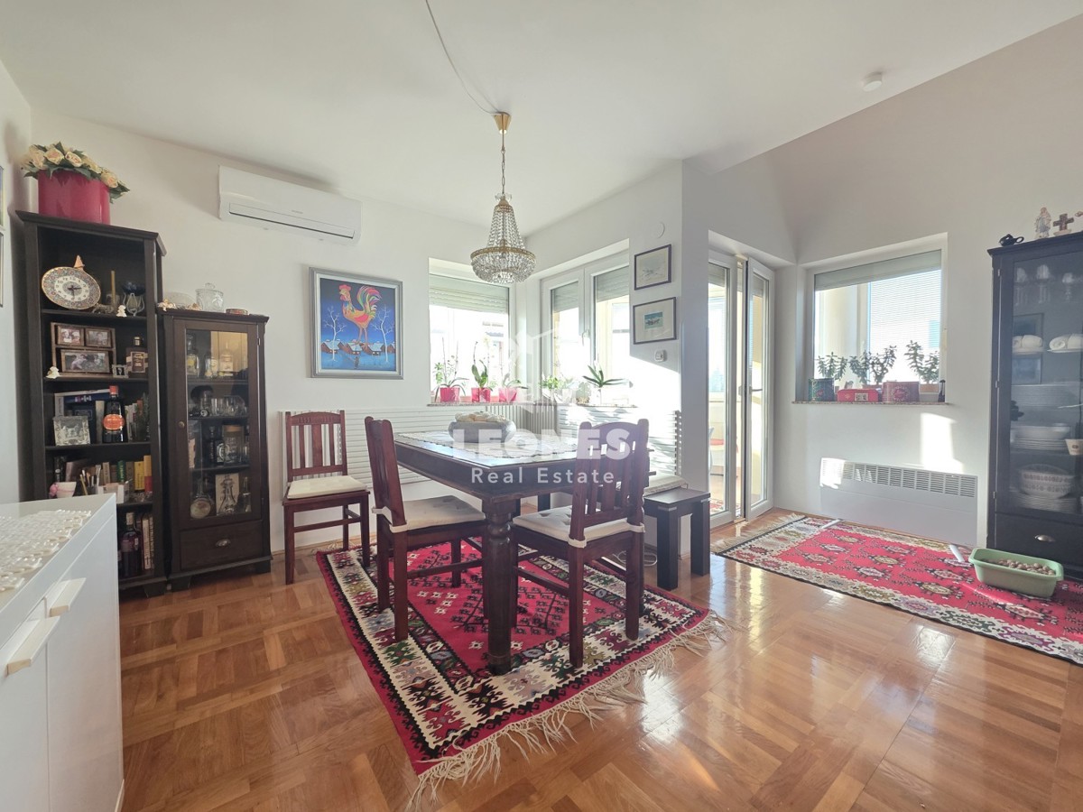 Appartamento duplex con posto auto in garage a Umag - Umago