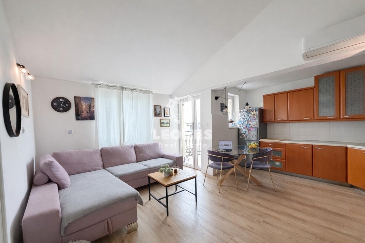 Wohnung mit zwei Schlafzimmern und Galerie in ruhiger Lage in Novigrad ...