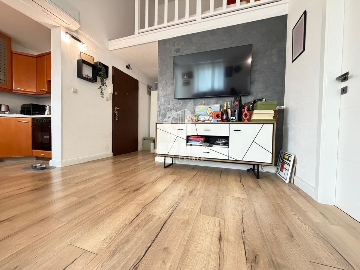 Wohnung mit zwei Schlafzimmern und Galerie in ruhiger Lage in Novigrad ...