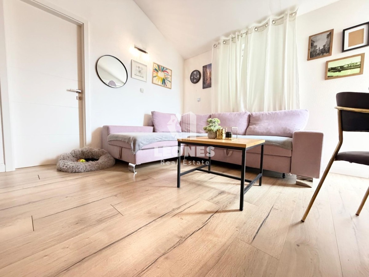 Wohnung mit zwei Schlafzimmern und Galerie in ruhiger Lage in Novigrad ...