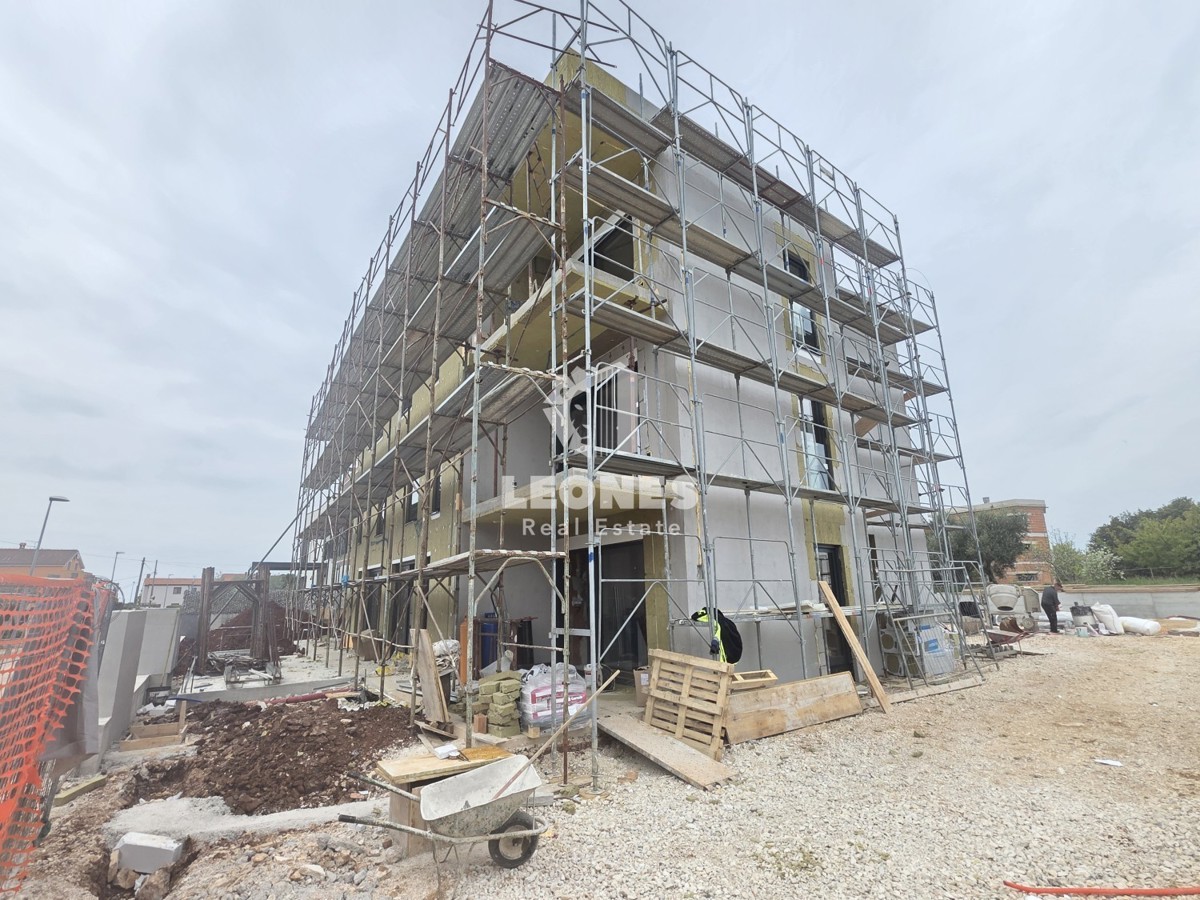 Appartamento moderno con giardino a 600 m dal mare, vicino a Umago