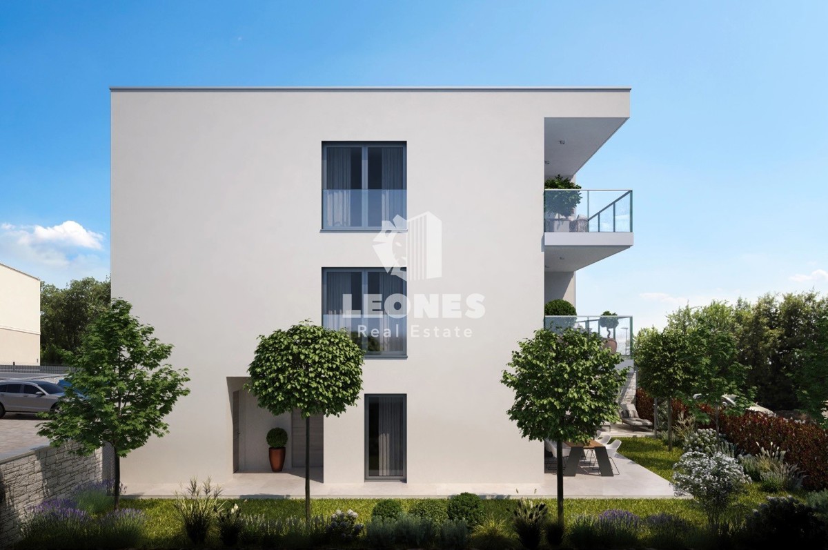 Appartamento moderno con giardino a 600 m dal mare, vicino a Umago