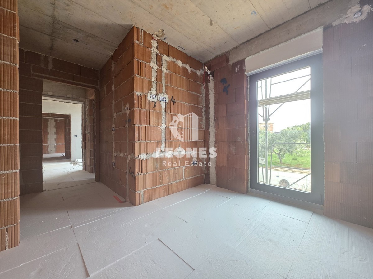 Appartamento moderno con giardino a 600 m dal mare, vicino a Umago