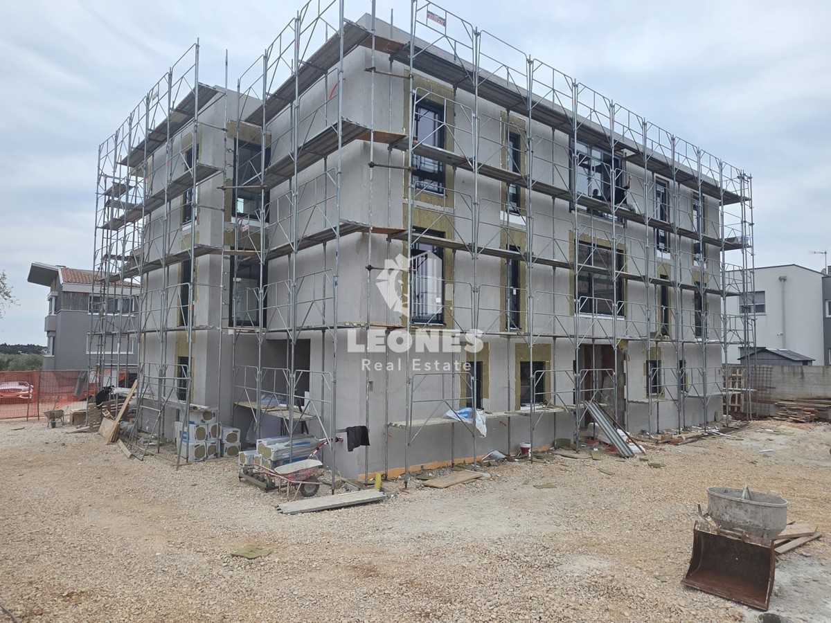 Appartamento moderno con giardino a 600 m dal mare, vicino a Umago