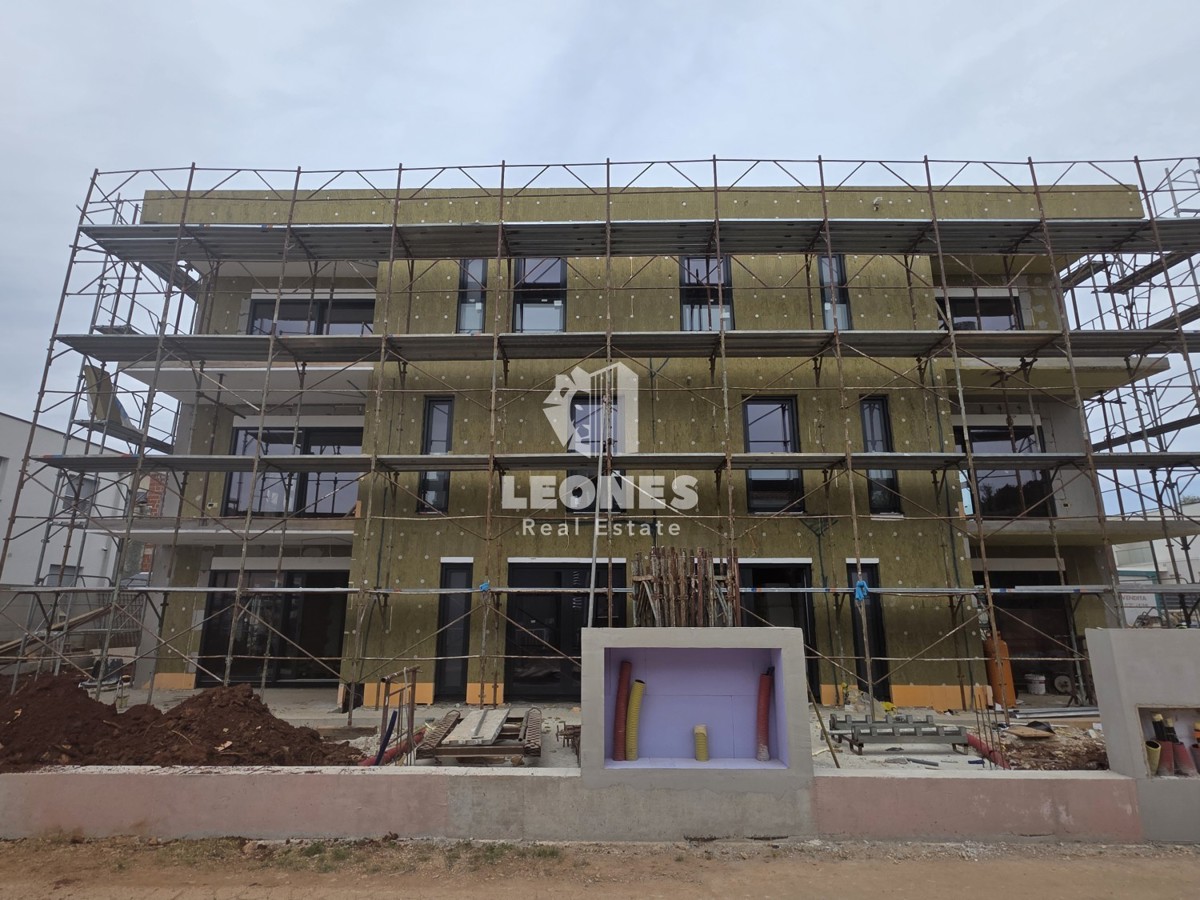 Appartamento moderno con giardino a 600 m dal mare, vicino a Umago