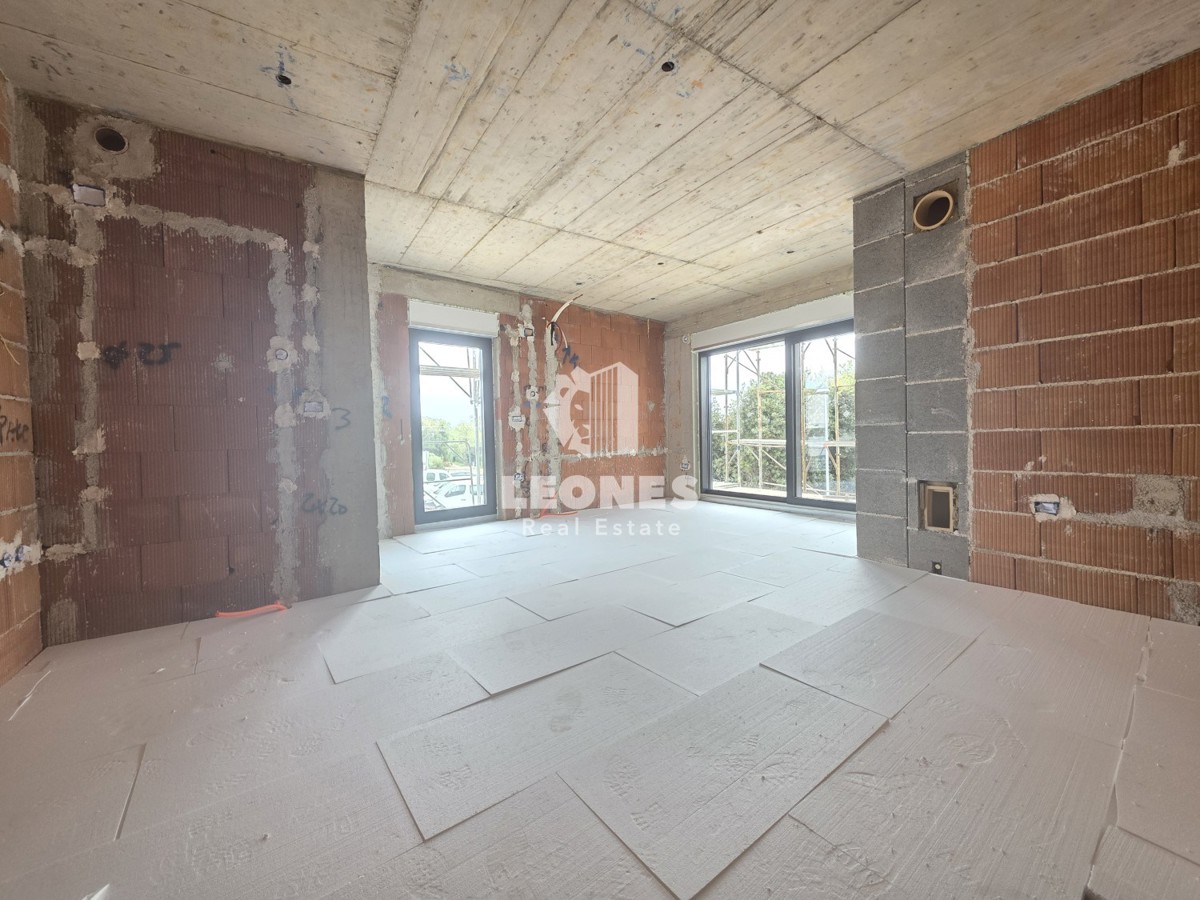 Appartamento moderno con giardino a 600 m dal mare, vicino a Umago