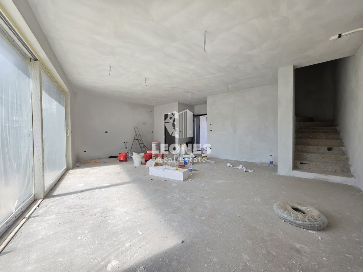 Casa bifamiliare in un ambiente tranquillo vicino a Umag - Umago, Lovrečica