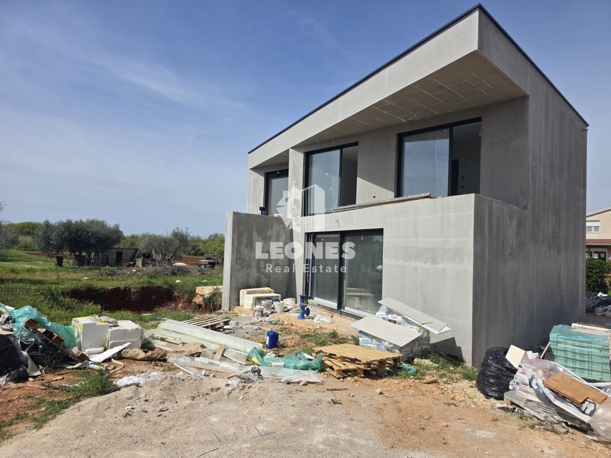 Casa bifamiliare in un ambiente tranquillo vicino a Umag - Umago, Lovrečica