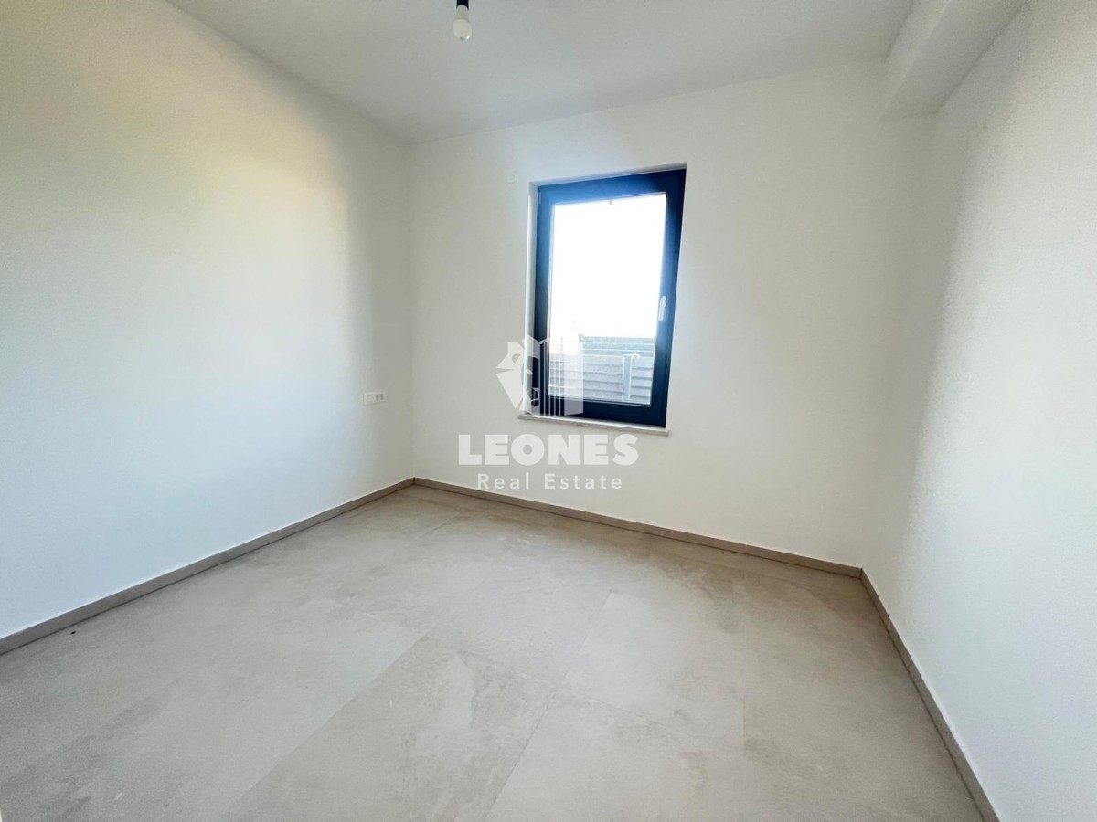 Appartamento al piano terra con giardino e vista mare a Parenzo