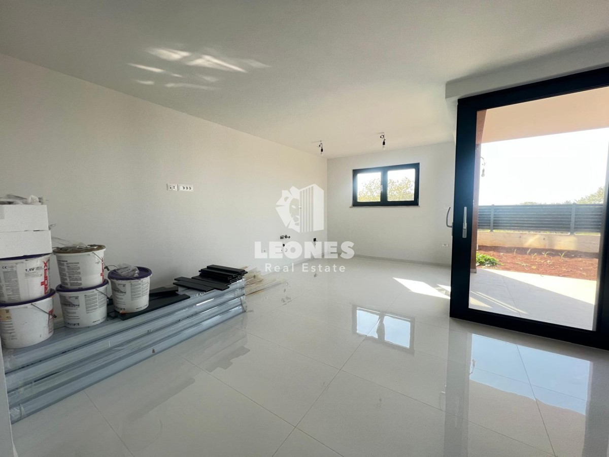 Appartamento al piano terra con giardino e vista mare a Parenzo