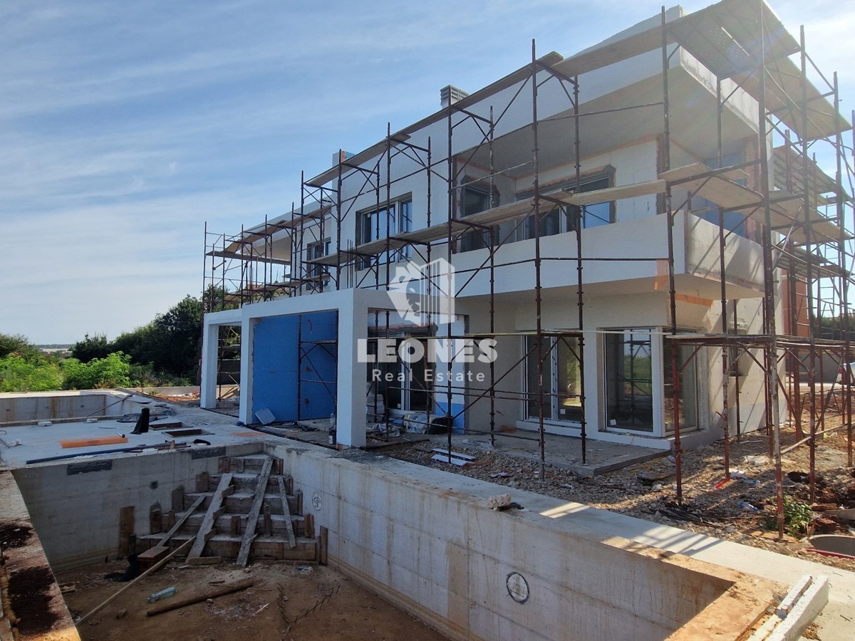 Moderna casa bifamiliare con piscina riscaldata e vista mare ai dintorni di Umag - Umago