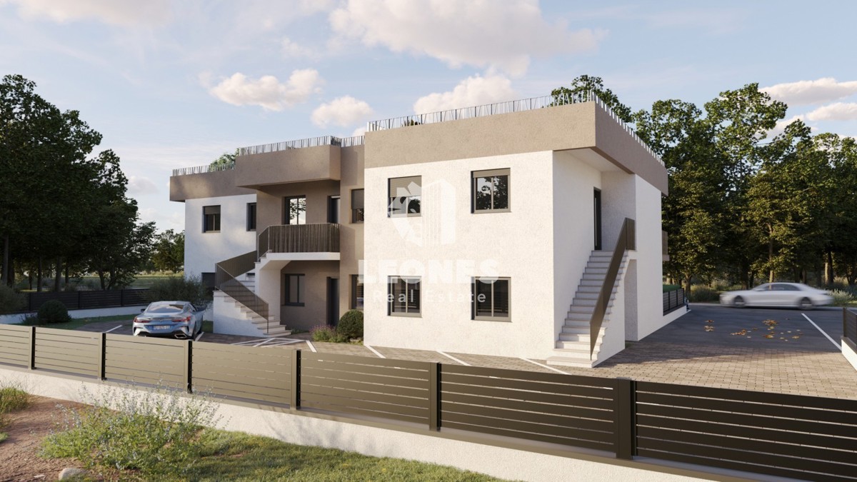 Confortevole appartamento con giardino a soli 500 metri dal mare a Zambratija