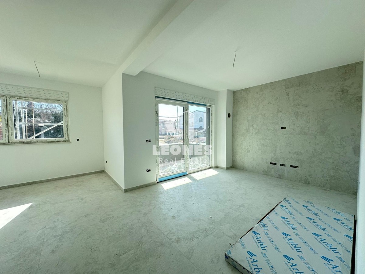Moderno appartamento al primo piano in una nuova palazzina con ascensore a Tar