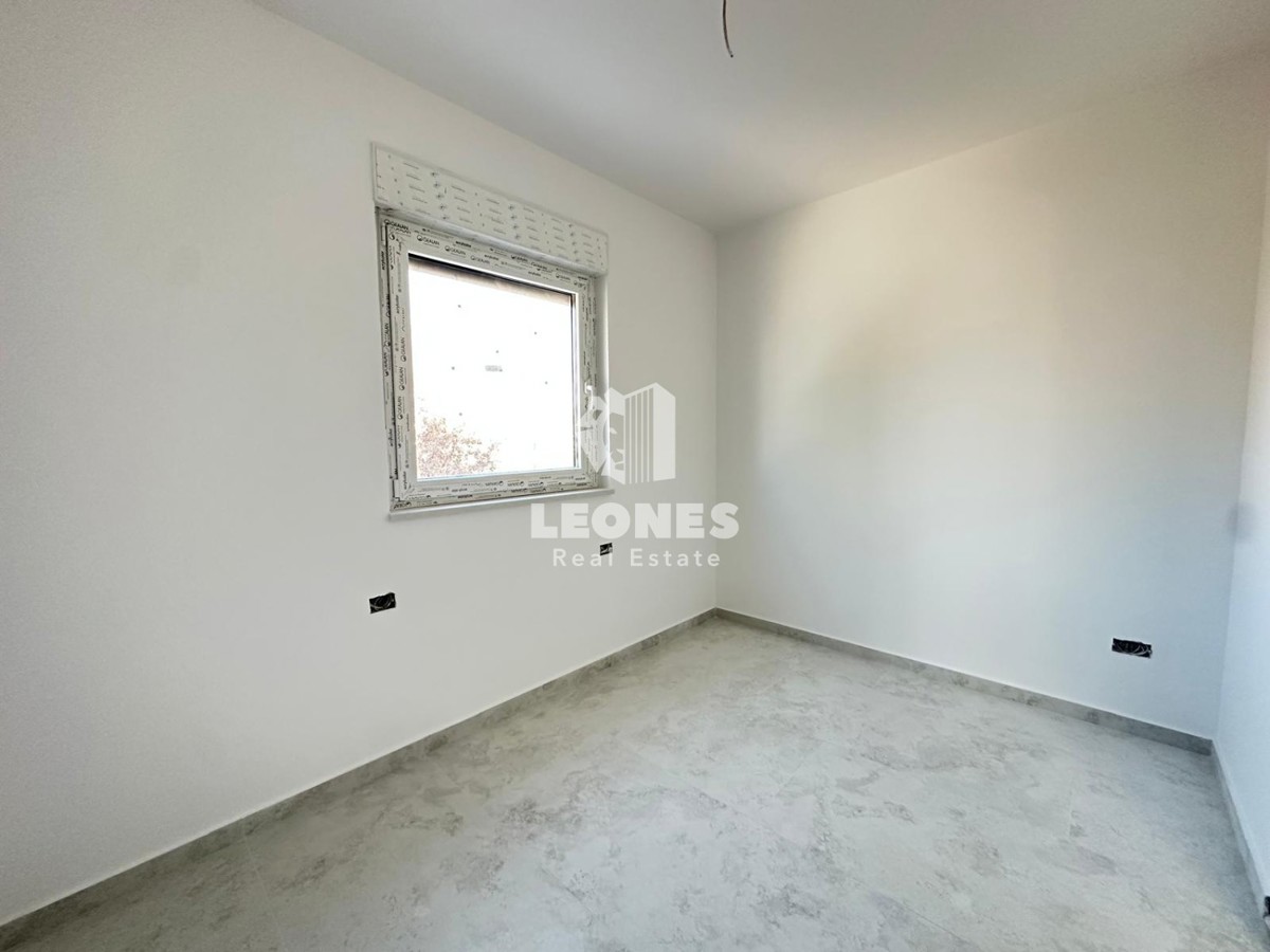 Moderno appartamento al primo piano in una nuova palazzina con ascensore a Tar