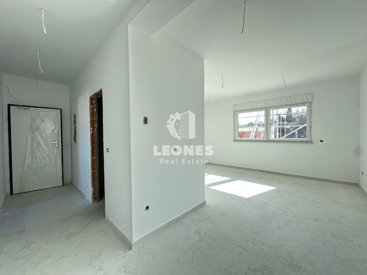 Moderno appartamento al primo piano in una nuova palazzina con ascensore a Tar