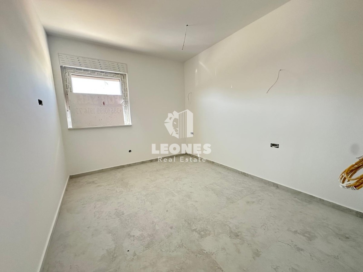 Moderno appartamento al primo piano in una nuova palazzina con ascensore a Tar
