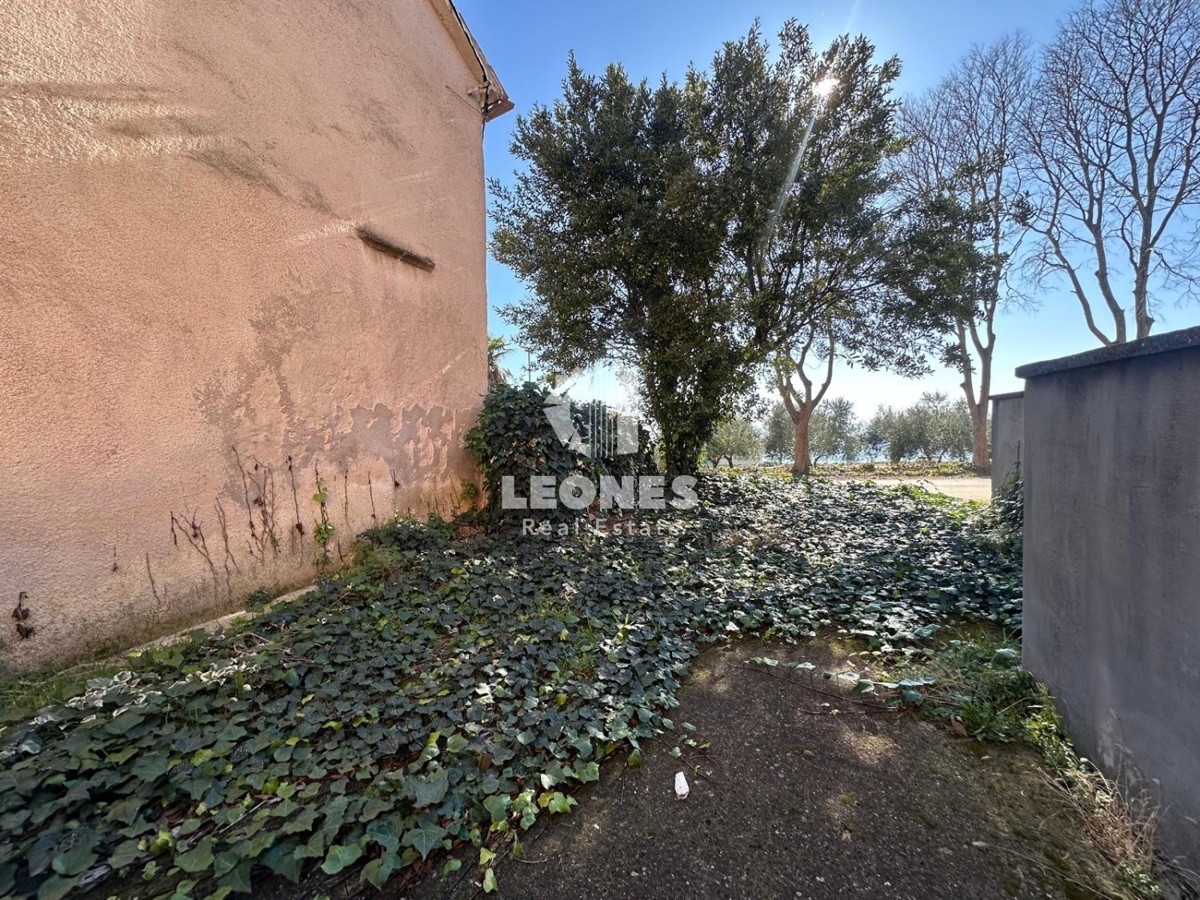 Terreno edificabile nel centro storico a soli 10 metri dal mare a San Lorenzo