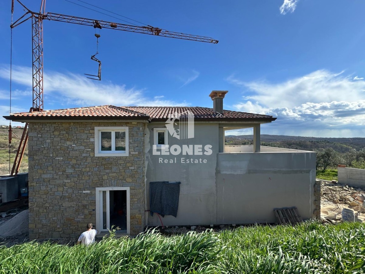 Incantevole casa in pietra con vista sul mare e piscina a sfioro nelle vicinanze di Buie