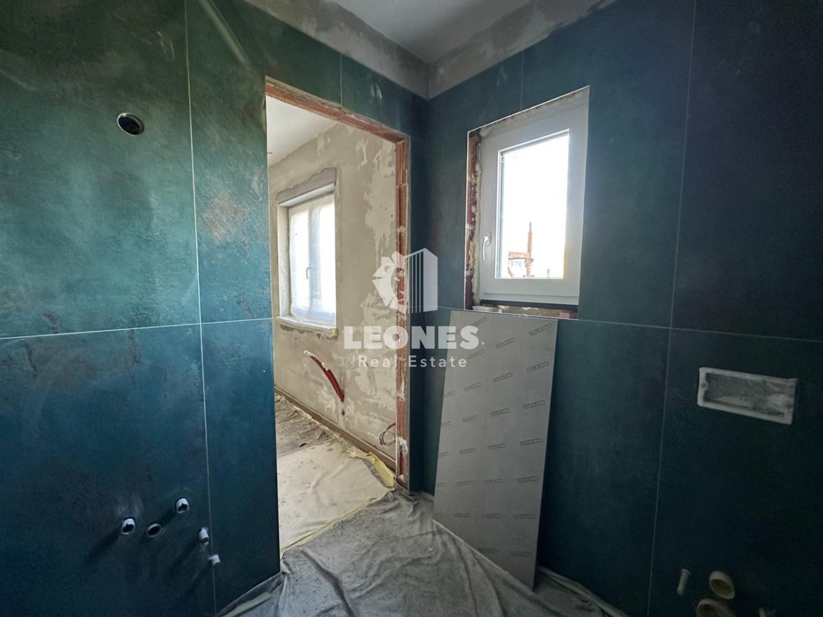 Incantevole casa in pietra con vista sul mare e piscina a sfioro nelle vicinanze di Buie