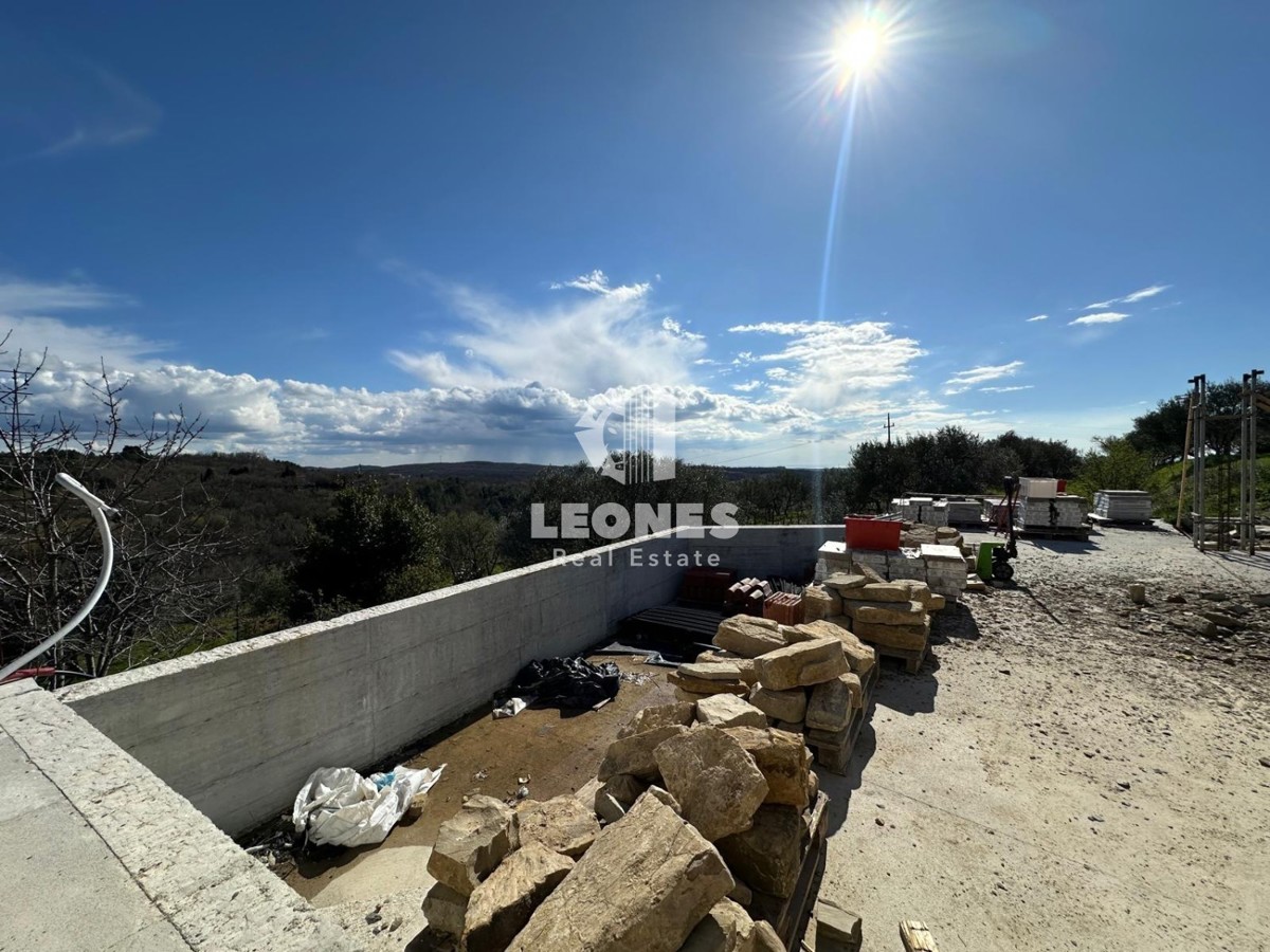 Incantevole casa in pietra con vista sul mare e piscina a sfioro nelle vicinanze di Buie