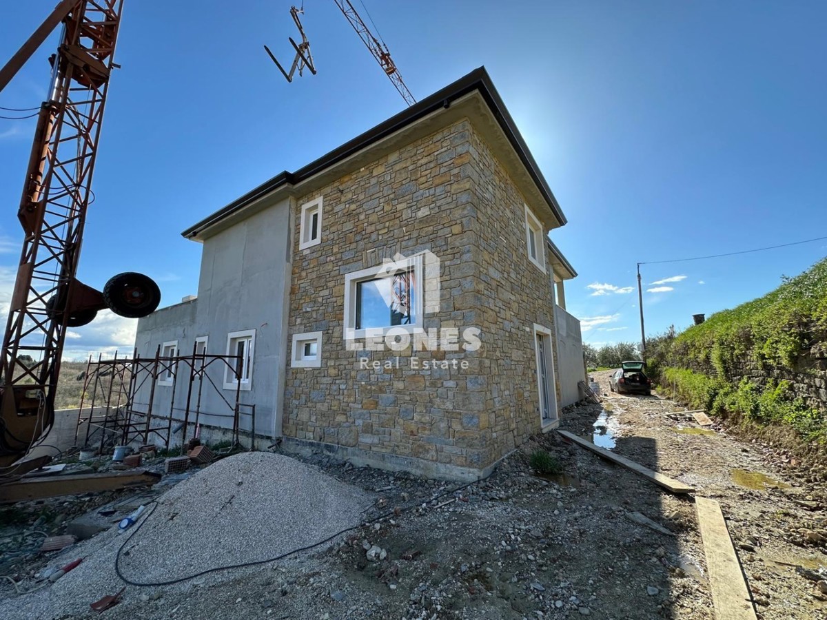 Incantevole casa in pietra con vista sul mare e piscina a sfioro nelle vicinanze di Buie