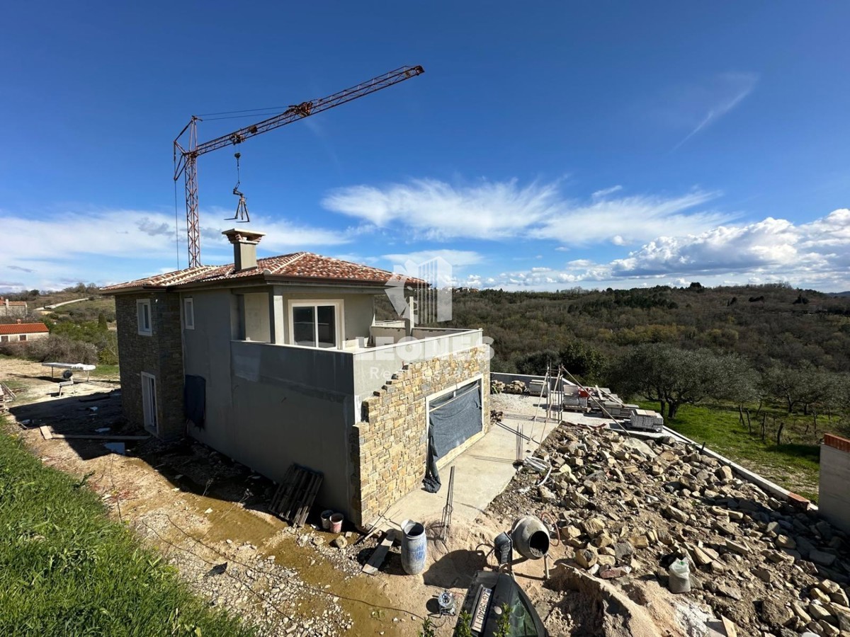 Incantevole casa in pietra con vista sul mare e piscina a sfioro nelle vicinanze di Buie