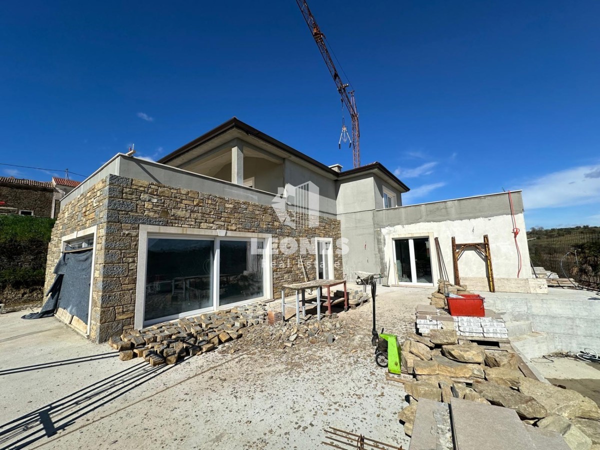 Incantevole casa in pietra con vista sul mare e piscina a sfioro nelle vicinanze di Buie