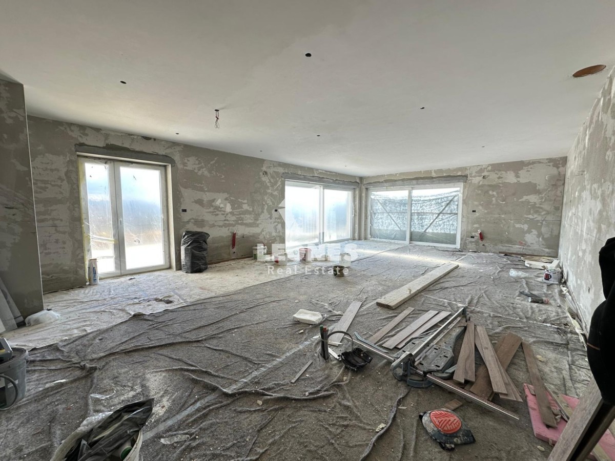 Incantevole casa in pietra con vista sul mare e piscina a sfioro nelle vicinanze di Buie