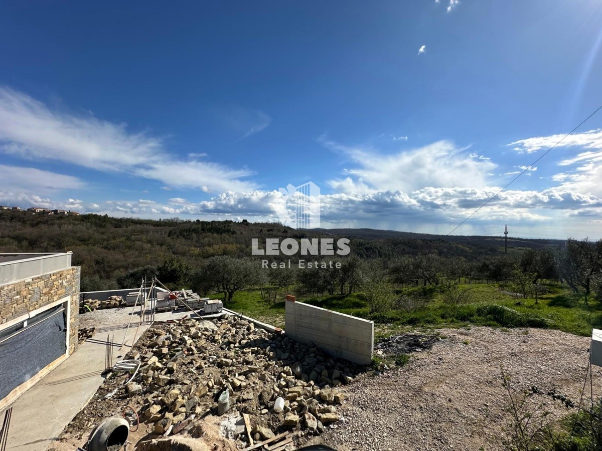 Incantevole casa in pietra con vista sul mare e piscina a sfioro nelle vicinanze di Buie