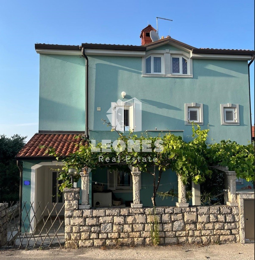 Casa con tre unità abitative con vista mare a Crveni Vrh, Savudrija